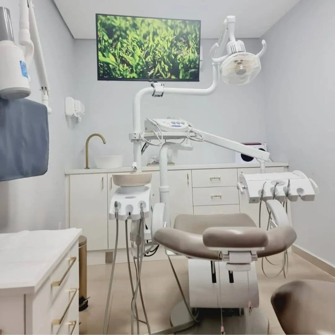consultorio-dentista-harmonizacao-facial-kaliandra-keiroz-campinas-1.webp